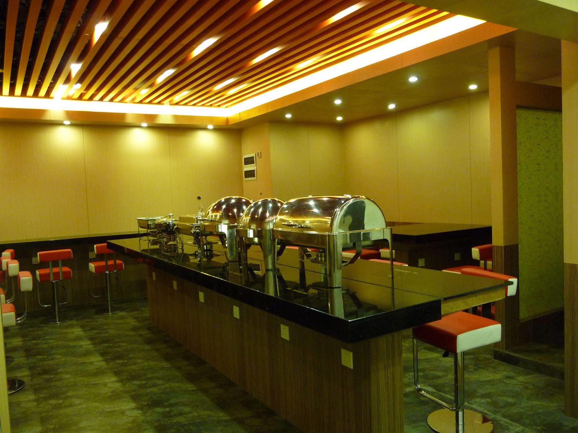 מלון Super 8 Guangzhou Railyway Station מראה חיצוני תמונה